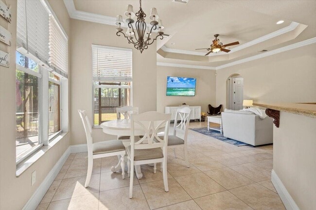 Building Photo - 5829 NW Zenith Dr