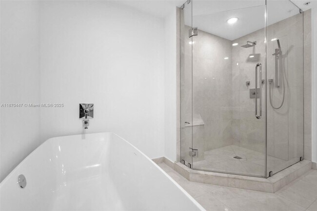 Building Photo - 17111 Biscayne Blvd