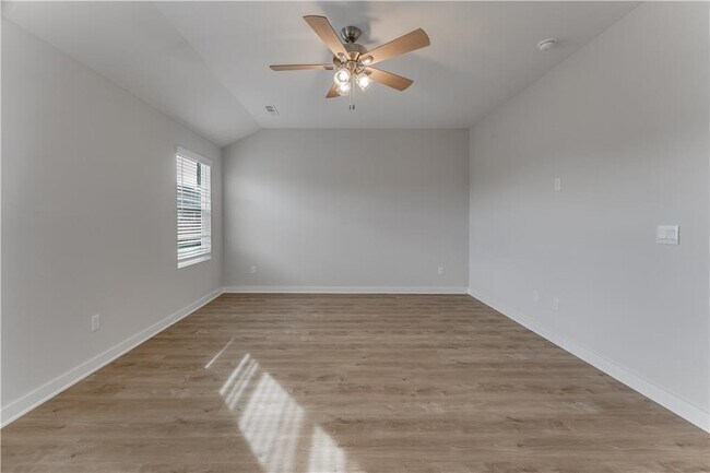 Building Photo - 4695 W Aurora St