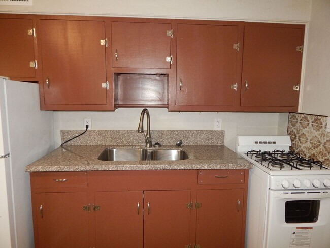 Building Photo - Available NOW! Private 1 bedroom with AC