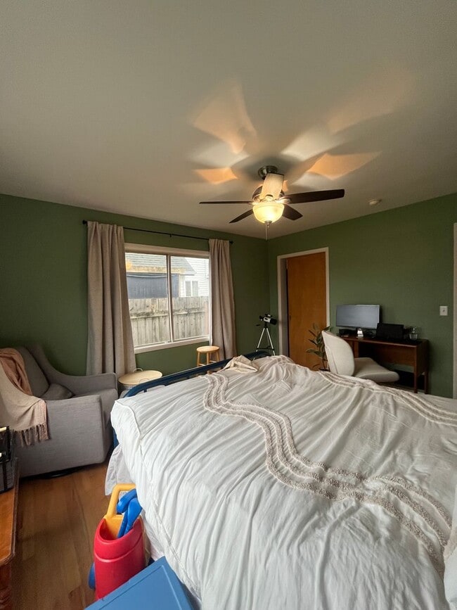 Building Photo - 4-Bedroom 3-Bathroom Home in Springfield