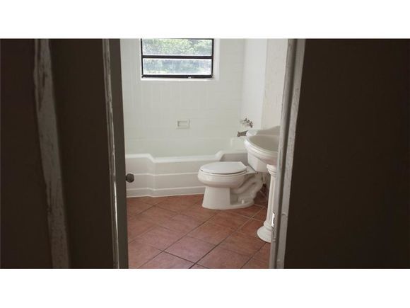 Building Photo - 20322 NE 14th Ct