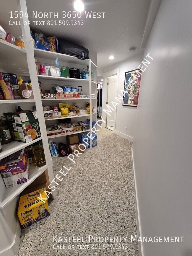 Building Photo - 1594 N 3650 W