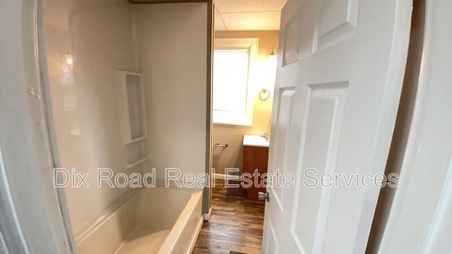 Building Photo - 4553 Midland Ave