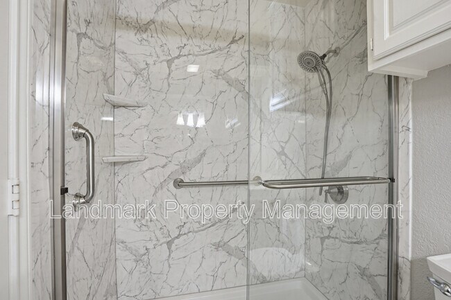 Building Photo - 5845 Water Ridge Dr