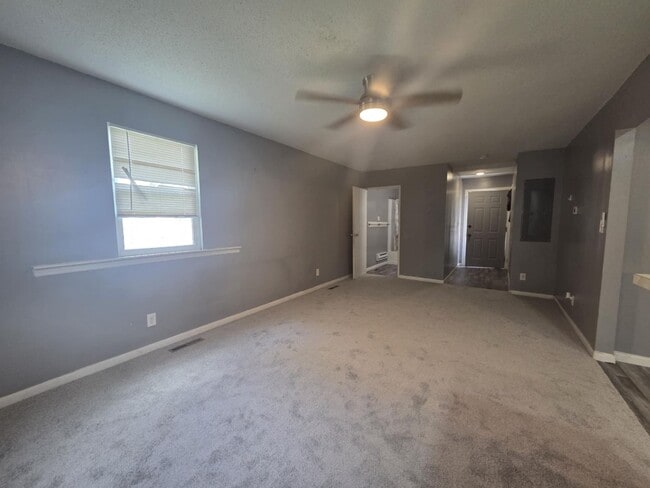 Building Photo - Updated Duplex for Rent