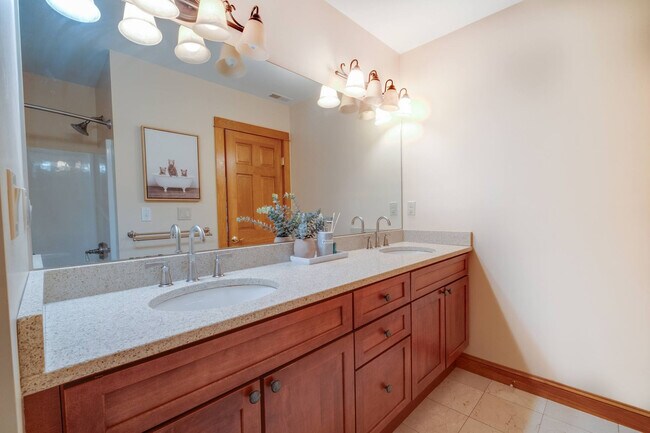 Building Photo - 196 Black Mountain Rd