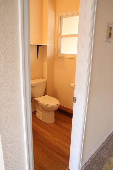 Building Photo - 6610 Parkridge Ct