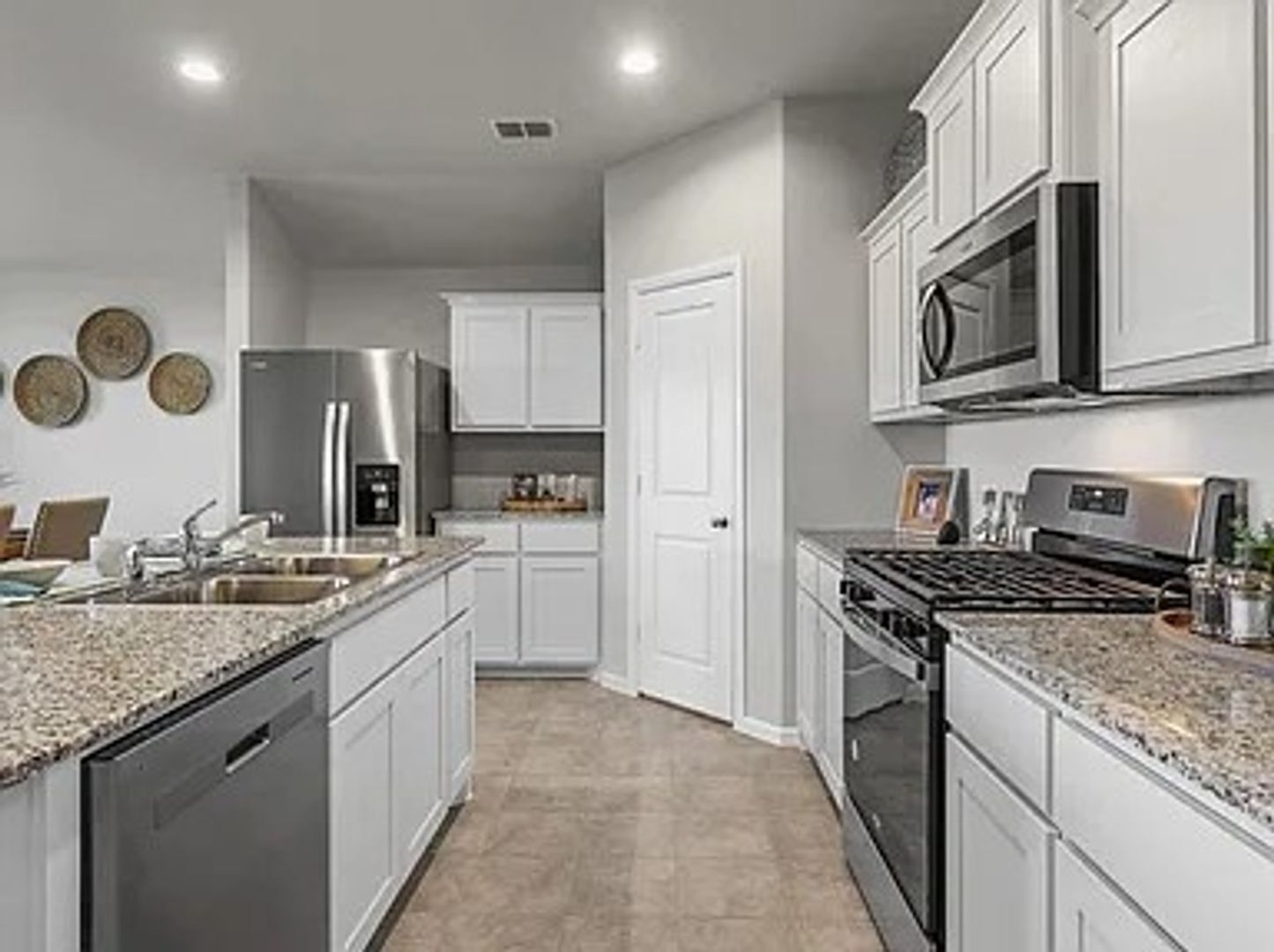 Building Photo - 9428 Golden Tree Ave