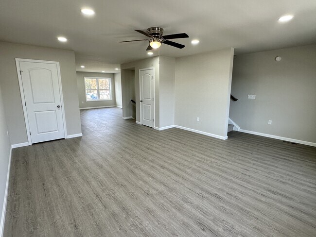 Building Photo - 226 Rojan Rd