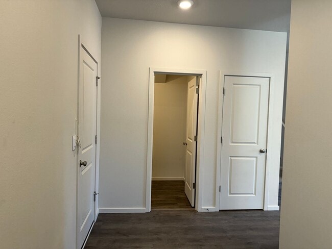 Building Photo - 4 bedroom 2.5 bathrooms in the beautiful M...