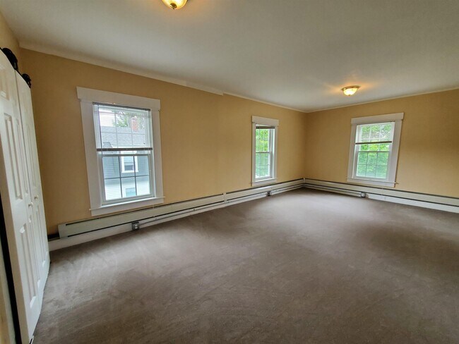 Building Photo - 526 Canaan St