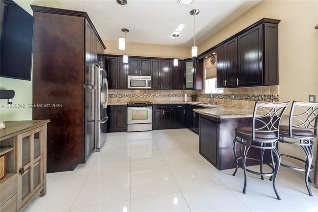 Building Photo - 3073 SW 140th Ave