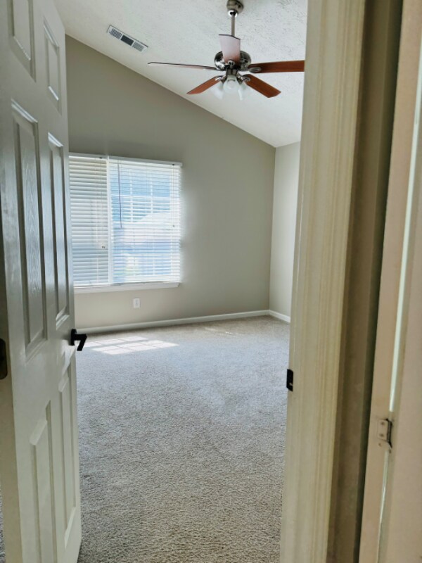 Building Photo - 208 Oak Grove Way