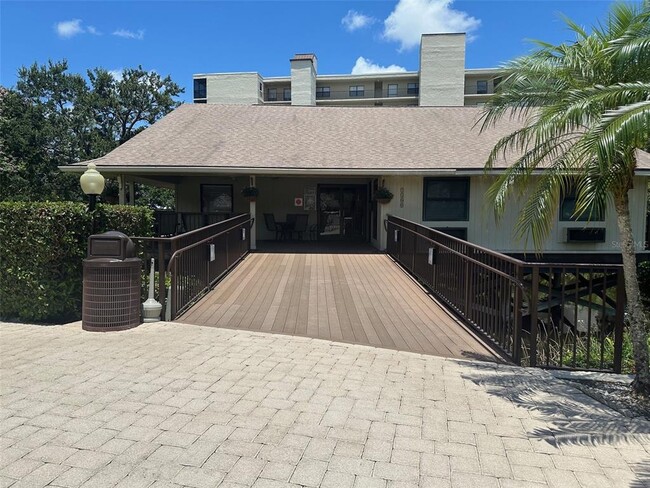 Building Photo - 2700 Cove Cay Dr