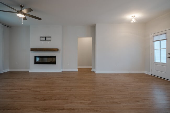 Building Photo - 106 Holland Dr