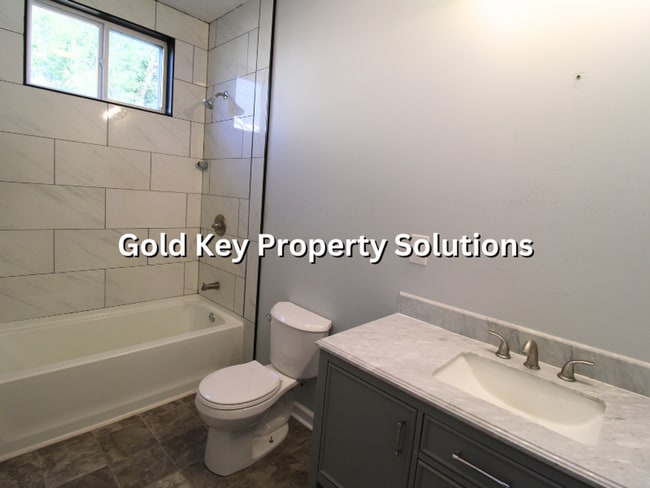Building Photo - Beautifully Updated 3 BR 2 BA House in Alexandria (NO SECTION 8)