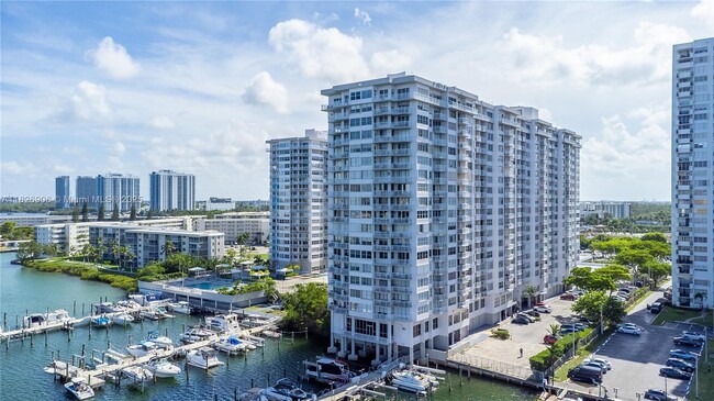 Building Photo - 18081 Biscayne Blvd