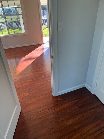 Building Photo - 411 Grand Ave