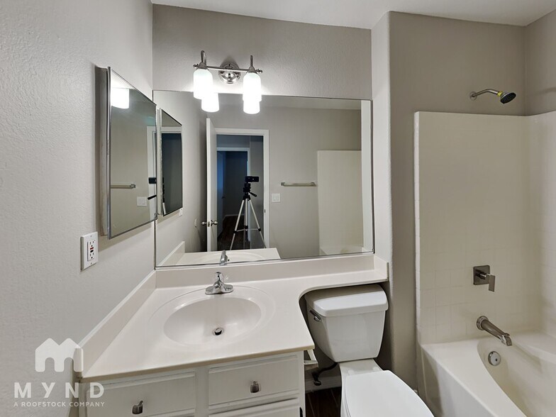 Building Photo - 2217 N 87th Dr
