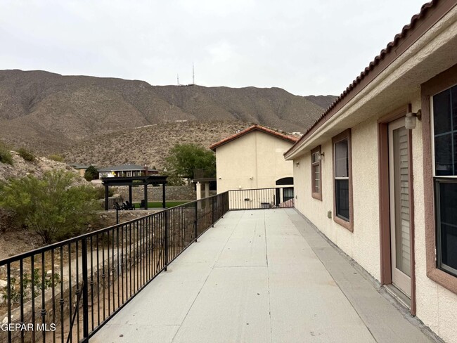 Building Photo - 317 Zenith Dr