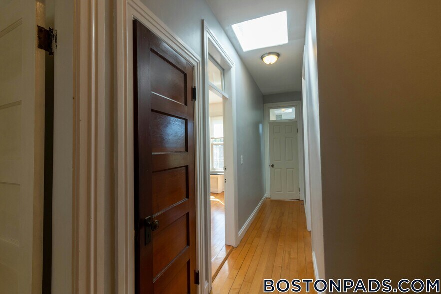 Building Photo - 24 Leamington Rd