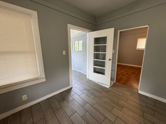 Building Photo - 2217 Terrace Ave