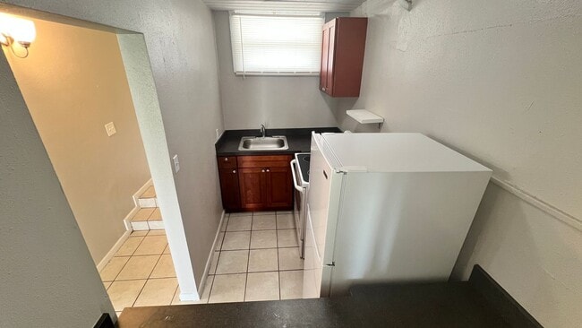 Building Photo - "Second Month of Rent FREE" Charming Studi...