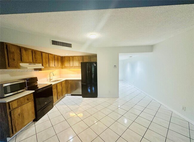 Building Photo - 33 Deer Creek Rd