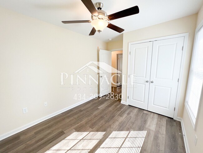 Building Photo - 2325 Tazewell Ave