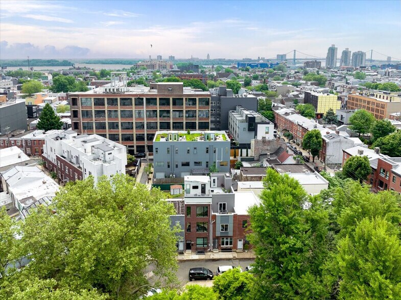 Building Photo - 416 Sepviva St