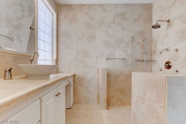 Building Photo - 325 Brilliant Summit Cir