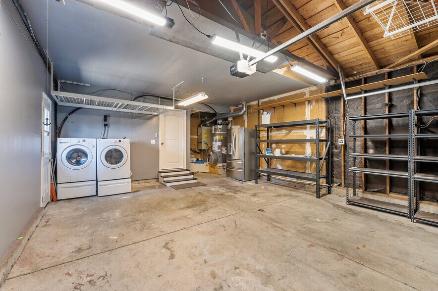 Building Photo - 3661 Slopeview Dr
