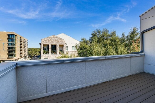 Building Photo - 1301 Town Creek Dr