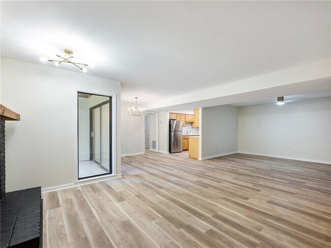 Building Photo - 605 Candler St