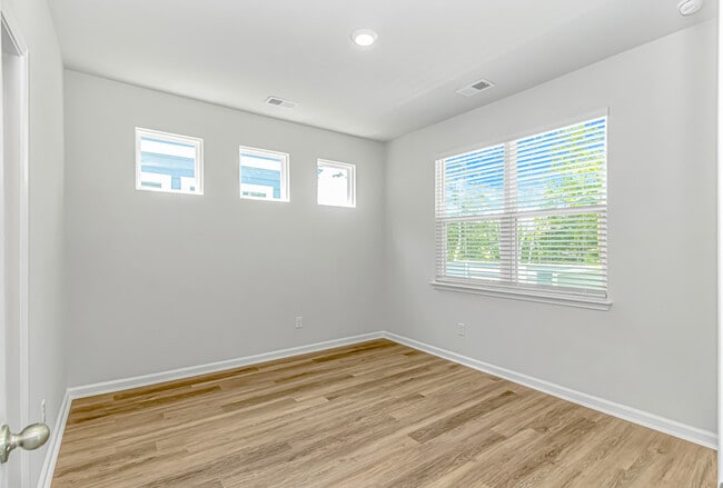 Building Photo - 3551 Whaley Wy