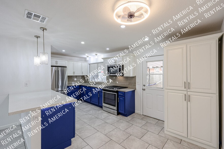 Building Photo - 3837 W Acapulco Ln