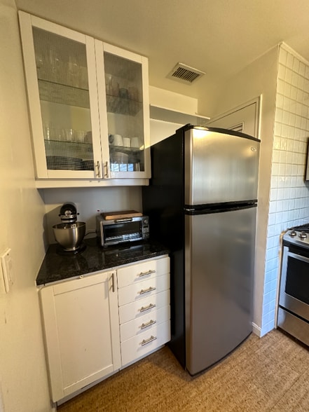 Building Photo - 618 S Pitt St