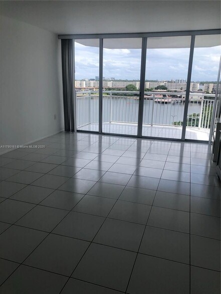 Building Photo - 18081 Biscayne Blvd