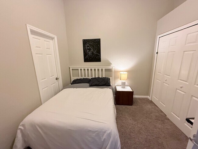 Building Photo - 7154 Showcase Ln