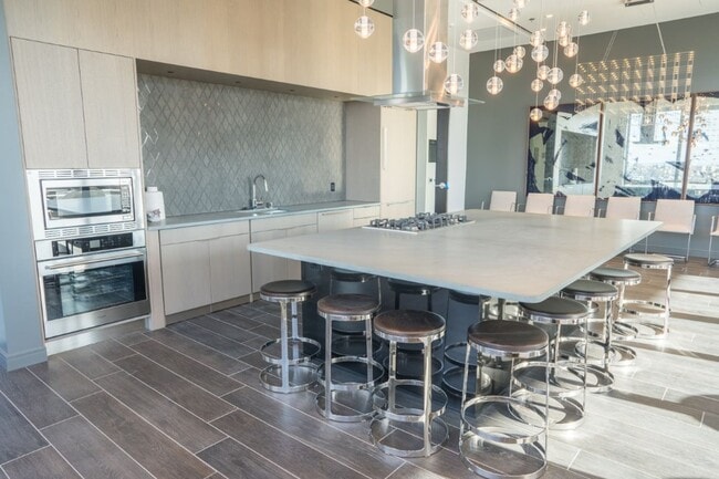 Building Photo - 2Bd/2Ba Seattle Condo