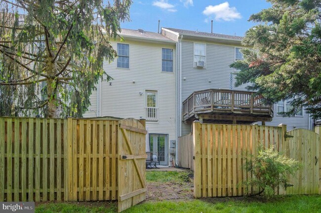 Building Photo - 8872 Stable Forest Pl