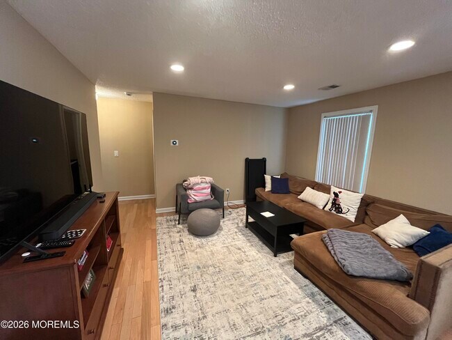 Building Photo - 19 Augusta Ct