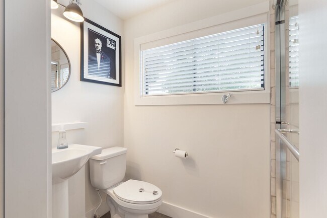 Building Photo - Stunning 4/3.5 Home in Highly Sought-After Area w/ 1300 Sq Ft of Outdoor Space!