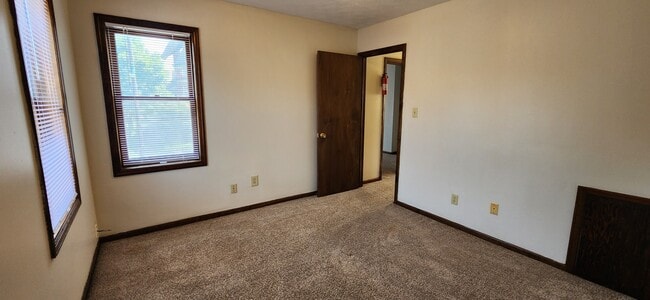 Building Photo - 114 King Ave