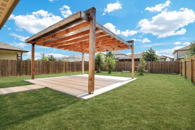 Building Photo - STEUBING FARM - ENCLAVE! 3BD/2.5BA Immaculate - Must See!!