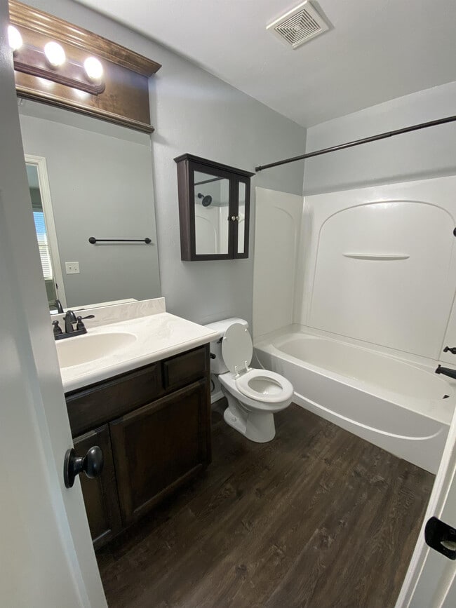 Building Photo - 2622 Trailwood Dr