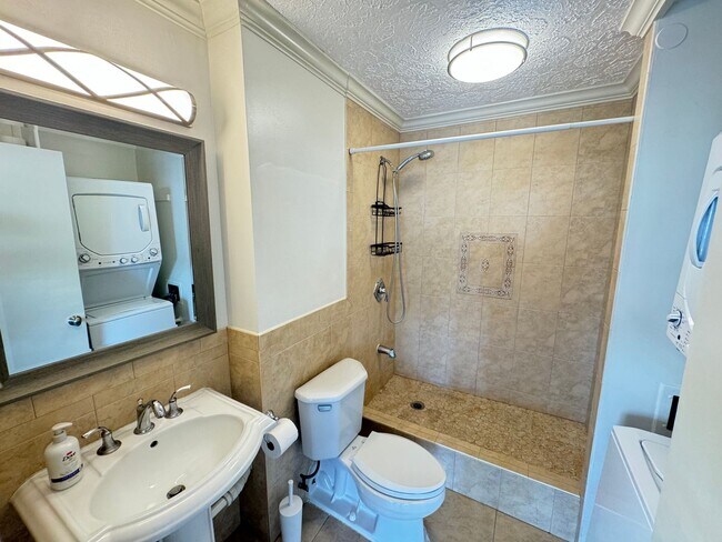 Building Photo - * $500 Credit Towards the First Month's Re...