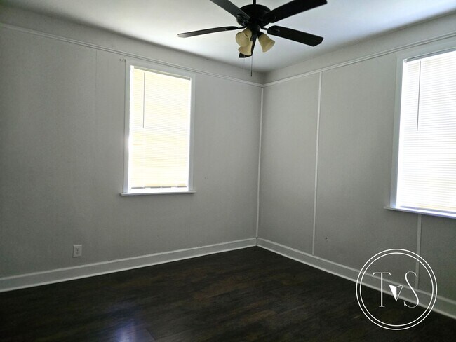 Building Photo - RATE DROP ALERT! (was $1945/month)