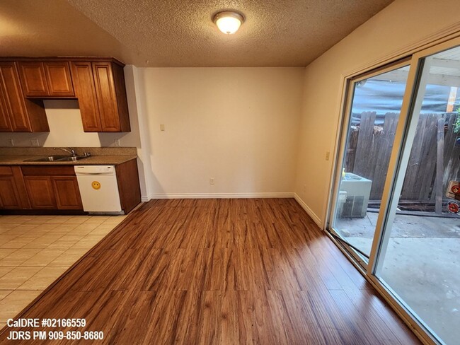 Building Photo - Ontario 2 Bedroom Condo